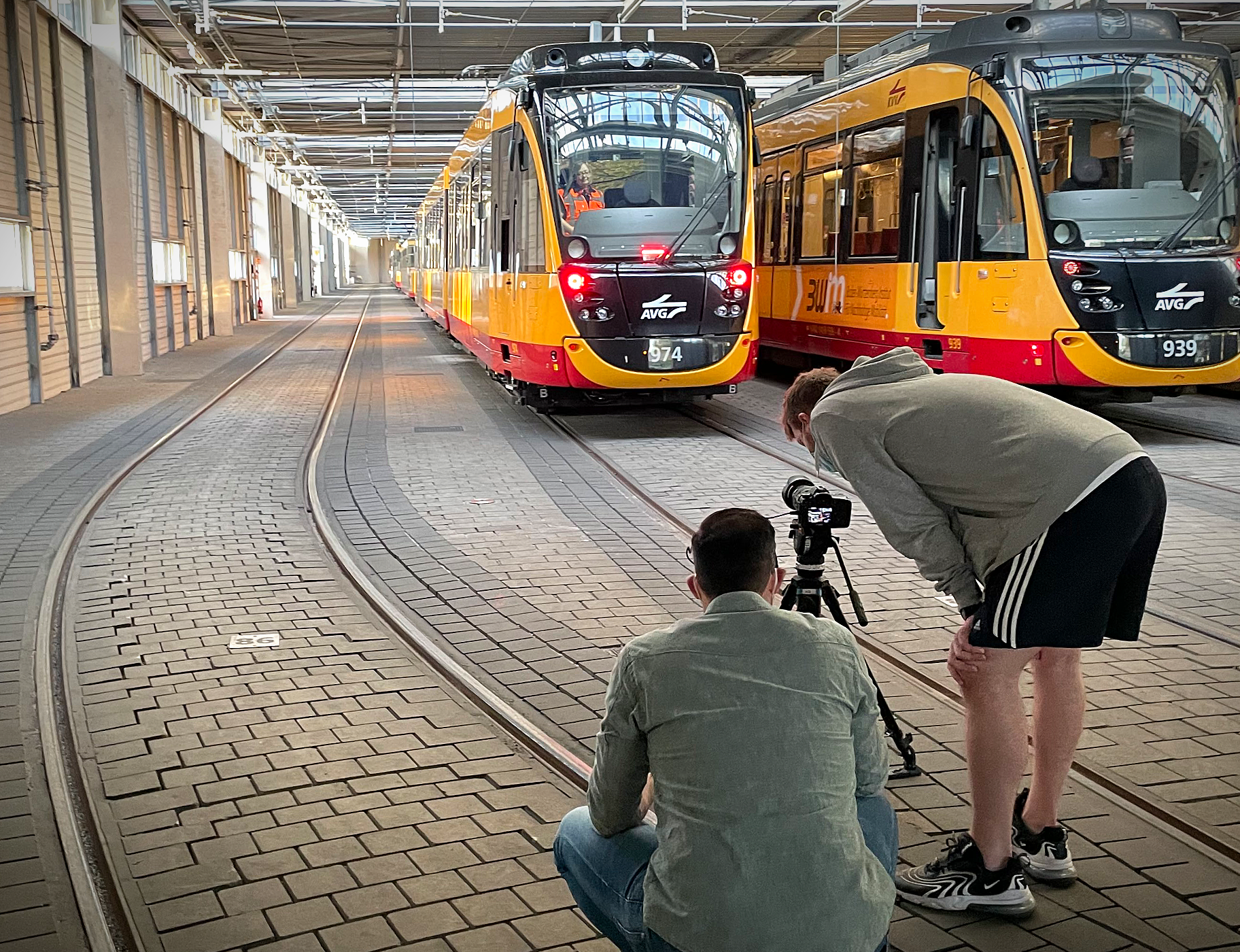 Bilder aus den Making-of-Aufnahmen eines AVG-Films.